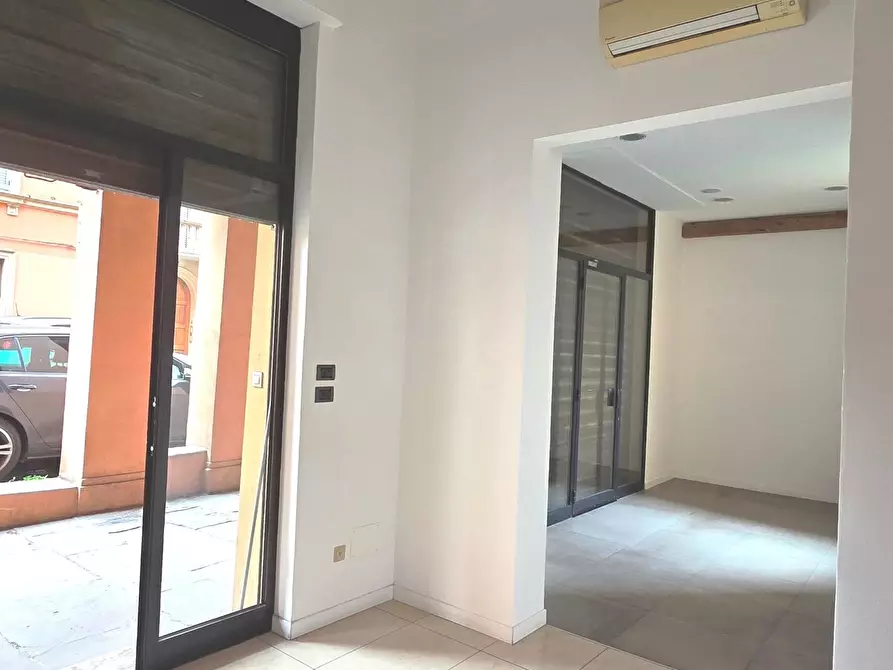 Immagine 8 di Locale commerciale in affitto  a Bologna