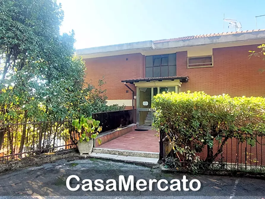 Immagine 2 di Trilocale in vendita  in Via Marino a Rocca Di Papa