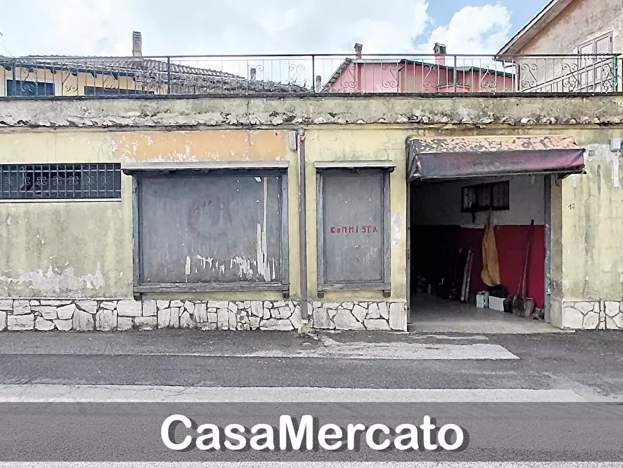 Immagine 2 di Locale commerciale in vendita  in Via Monte Pennolo a Rocca Di Papa
