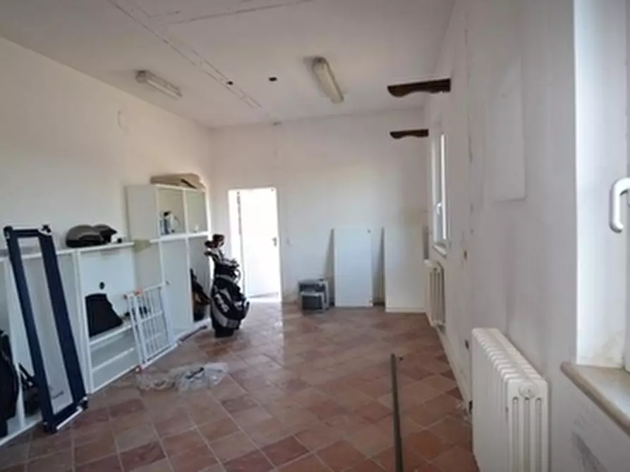 Immagine 15 di Locale commerciale in vendita  a Monteprandone