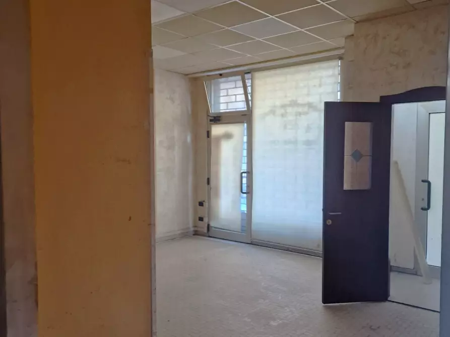 Immagine 10 di Locale commerciale in vendita  a San Benedetto Del Tronto
