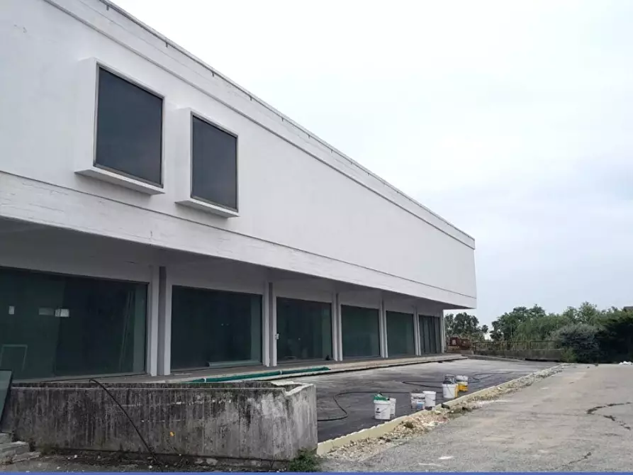 Immagine 1 di Locale commerciale in affitto  a San Benedetto Del Tronto