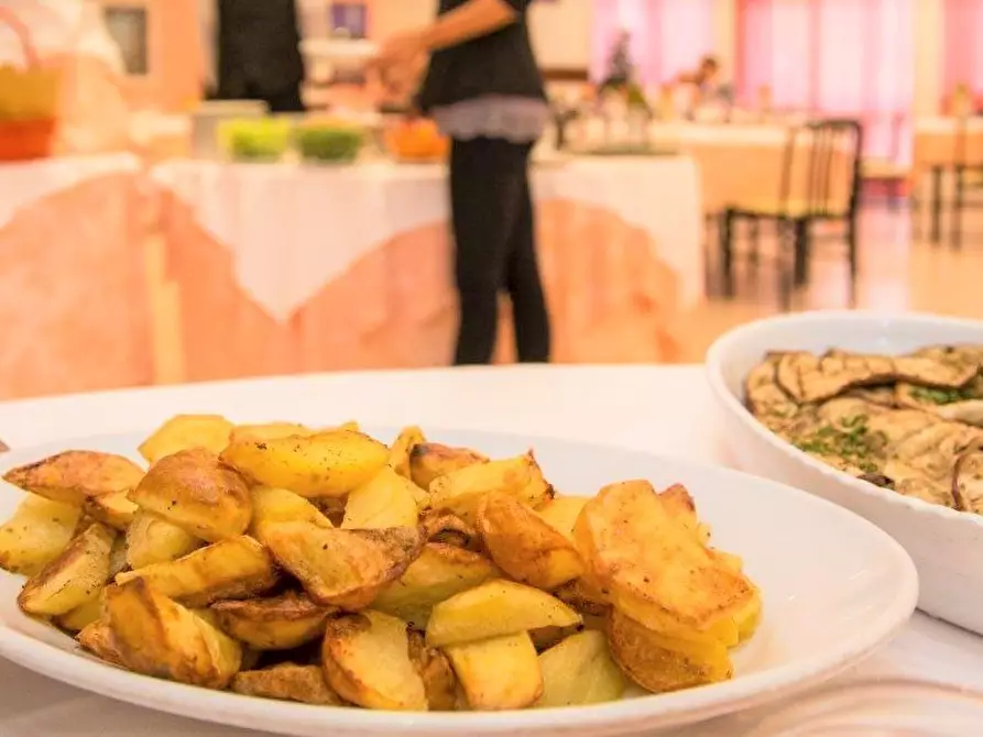 Immagine 6 di Albergo/B&B/Residence in vendita  a Corridonia