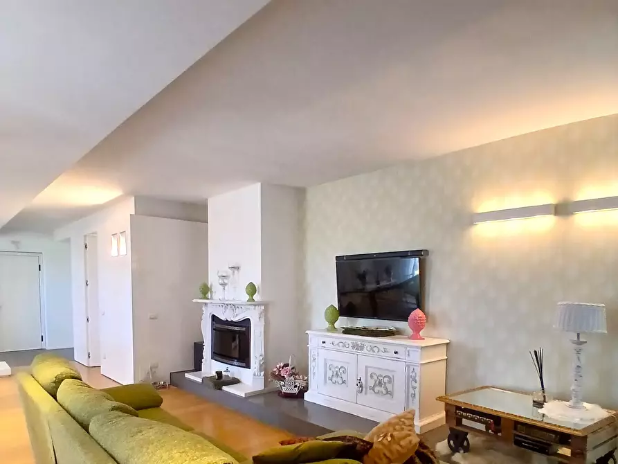 Immagine 29 di Villa in vendita  a San Benedetto Del Tronto