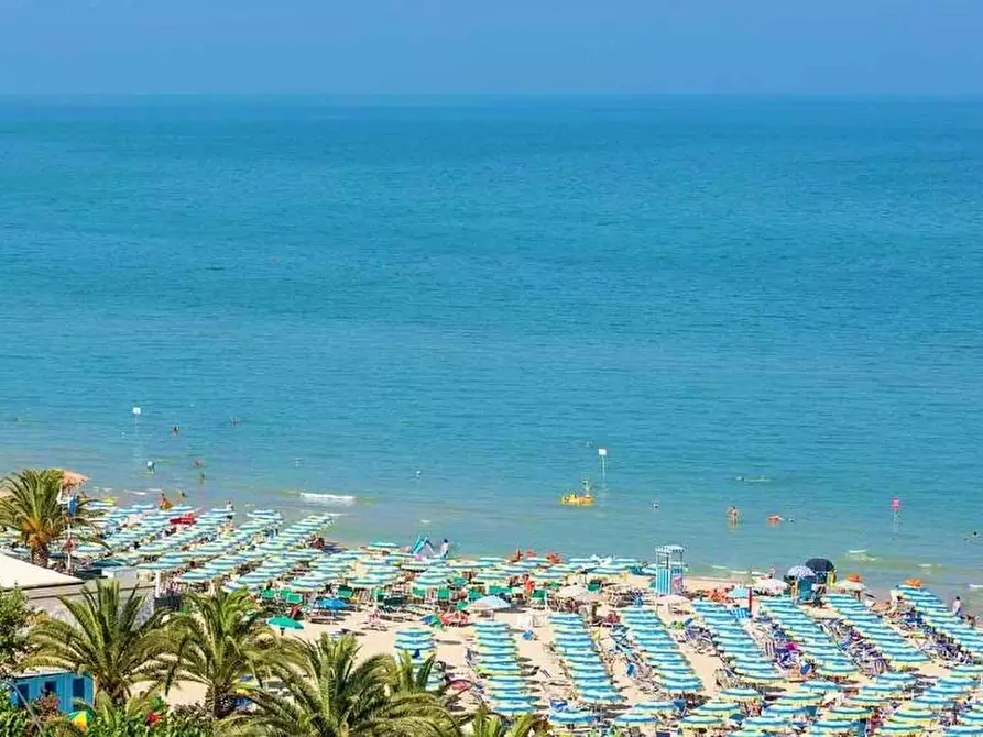 Immagine 2 di Casa vacanze in vendita  a Alba Adriatica