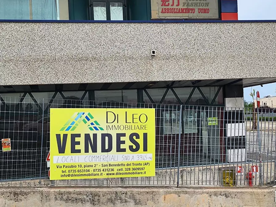 Immagine 1 di Locale commerciale in vendita  in VIA EINAUDI a Civitanova Marche