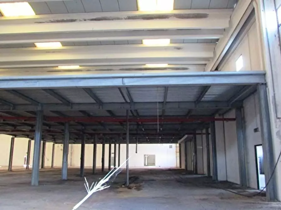 Immagine 20 di Capannone industriale in affitto  a Colonnella