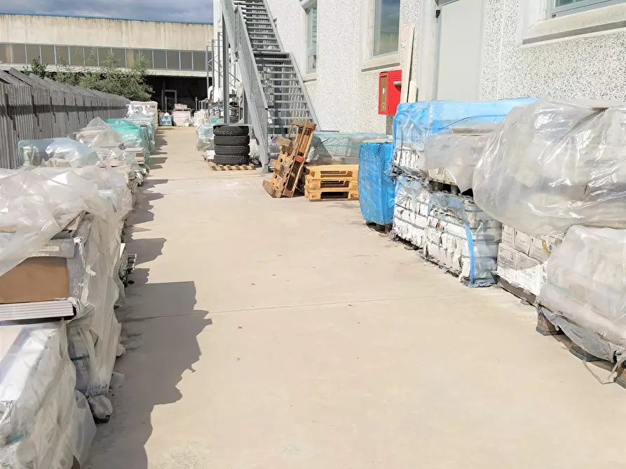 Immagine 6 di Locale commerciale in vendita  a Spinetoli