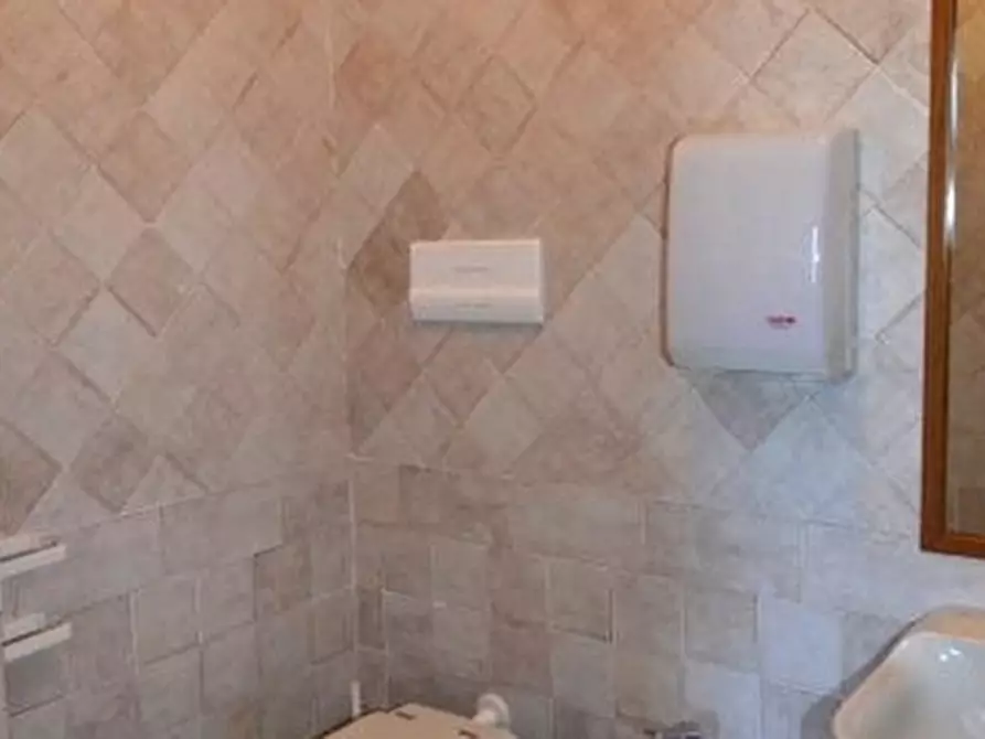 Immagine 10 di Locale commerciale in vendita  a Monteprandone