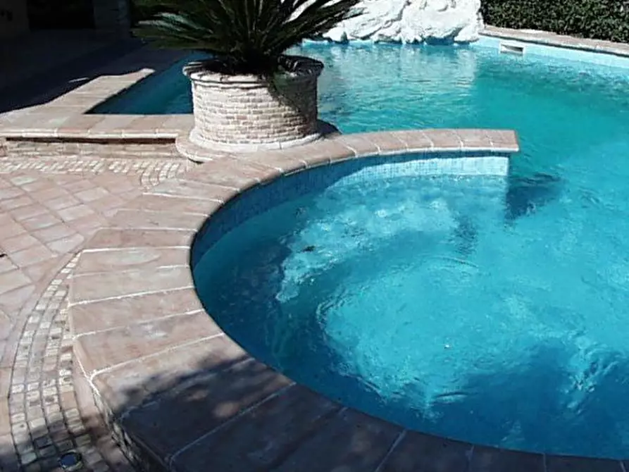 Immagine 11 di Casa indipendente in vendita  a Pineto