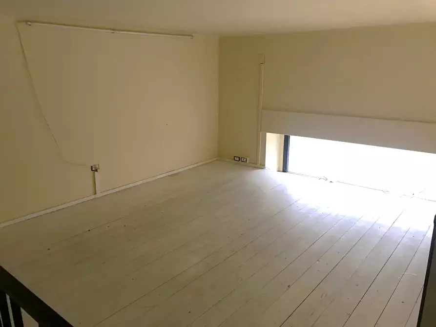 Immagine 8 di Locale commerciale in vendita  a Ascoli Piceno