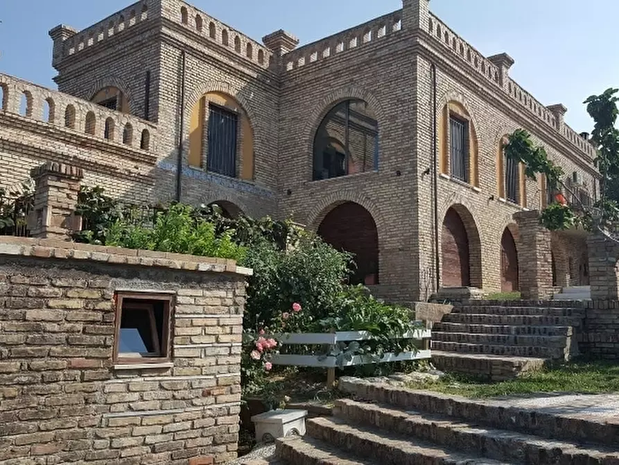 Immagine 2 di Villa in vendita  a Tortoreto