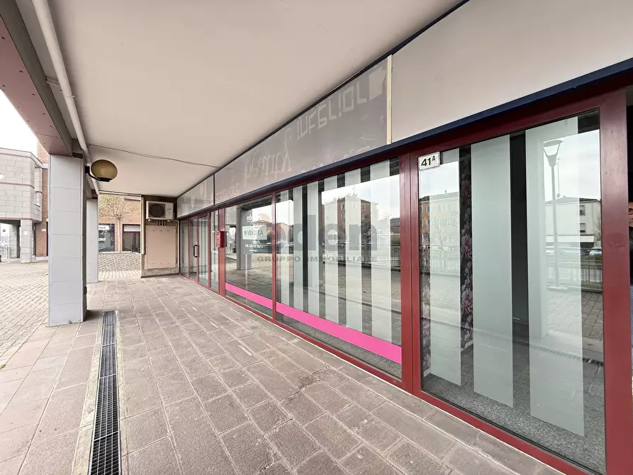 Immagine 1 di Locale commerciale in vendita  in Via Carlo Zucchi 41 a Modena