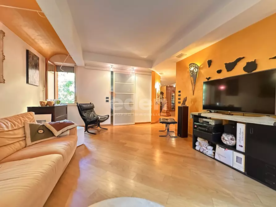 Immagine 1 di Quadrilocale in vendita  in Piazza Guido Rossa 8 a Modena