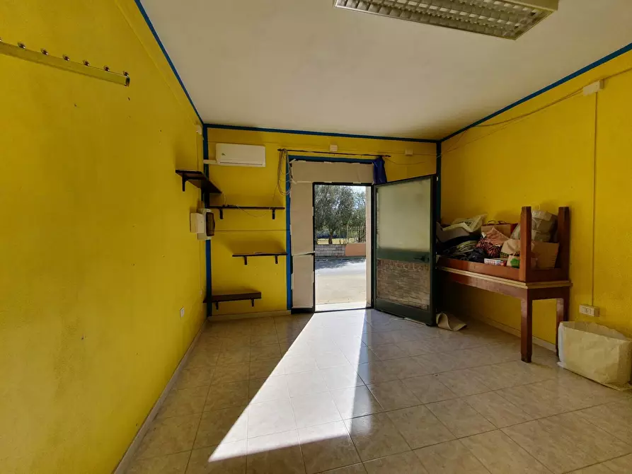 Immagine 5 di Locale commerciale in vendita  a Senorbì