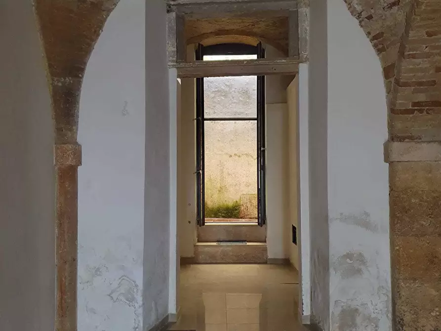 Immagine 20 di Locale commerciale in affitto  a Cagliari