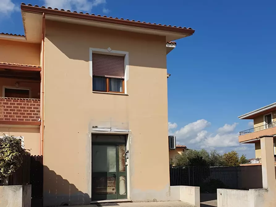 Immagine 2 di Locale commerciale in vendita  a Senorbì