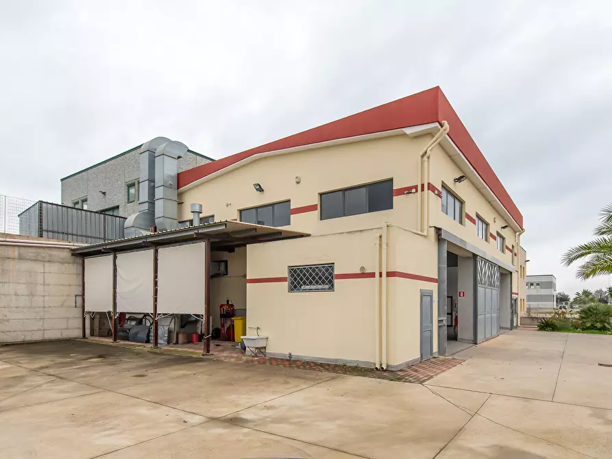 Immagine 9 di Attività artigianale in vendita  a Quartu Sant'elena