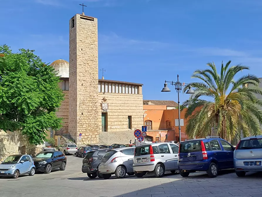 Immagine 2 di Locale commerciale in affitto  a Cagliari