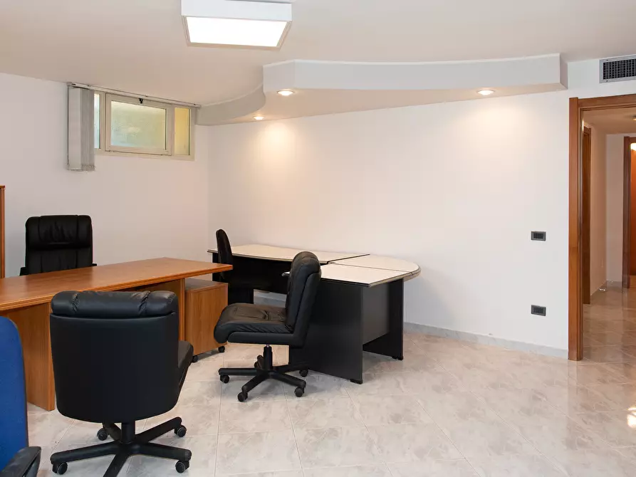 Immagine 13 di Ufficio in vendita  a Cagliari