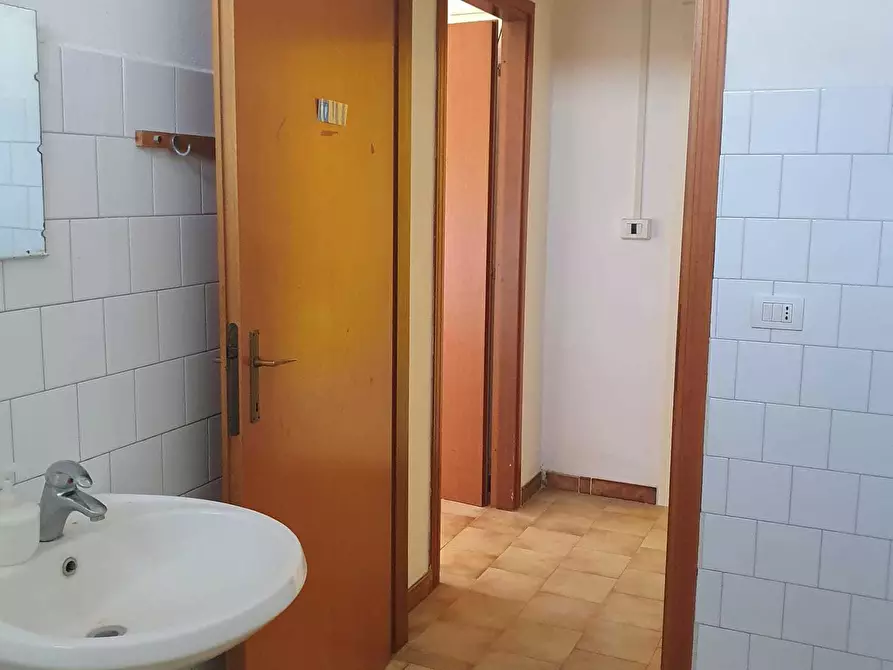 Immagine 17 di Locale commerciale in vendita  a Senorbì