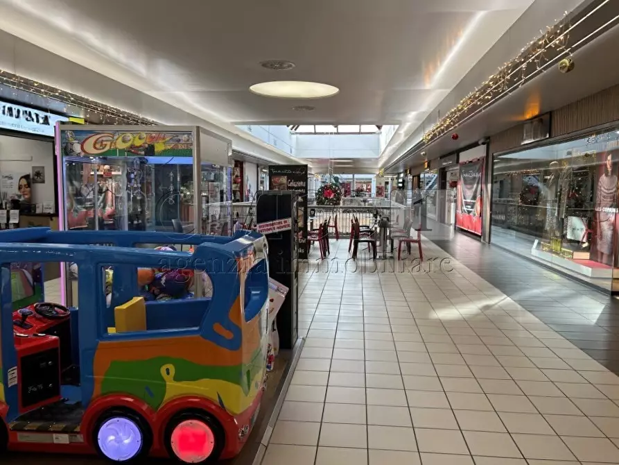 Immagine 6 di Locale commerciale in vendita  in Via Pola 20 a Torri Di Quartesolo