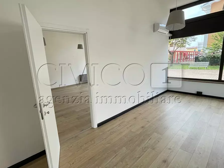 Immagine 15 di Locale commerciale in affitto  in Via Roma 110 a Vigodarzere