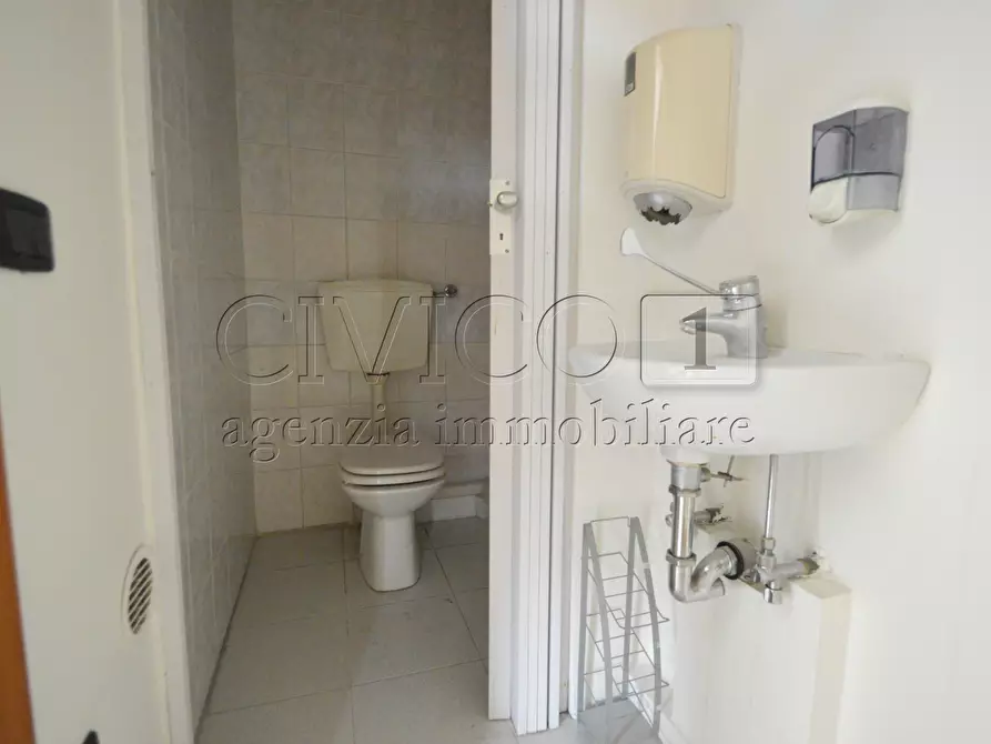 Immagine 11 di Locale commerciale in affitto  in Via San Martino a Vigodarzere