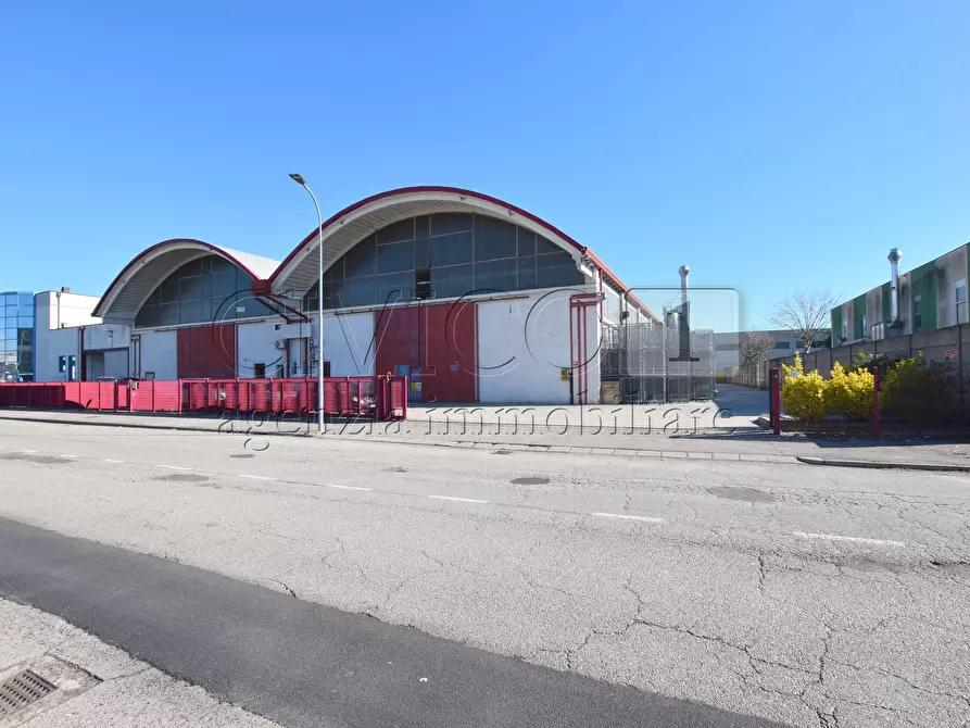 Immagine 12 di Attività artigianale in affitto  in Via Meucci a Rubano