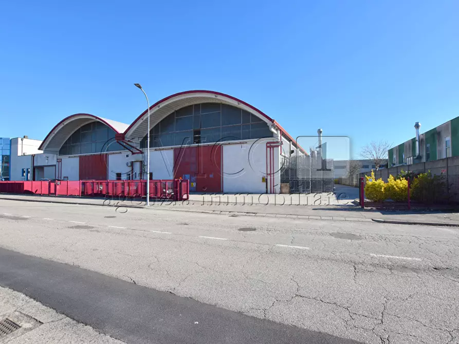 Immagine 6 di Attività artigianale in affitto  in Via Meucci a Rubano