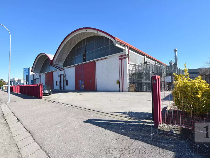 Immagine 3 di Attività artigianale in affitto  in Viale dell' Industria a Rubano