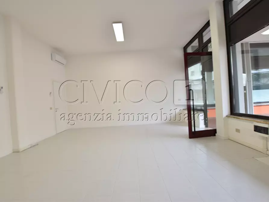 Immagine 18 di Locale commerciale in affitto  in Viale Po a Rubano
