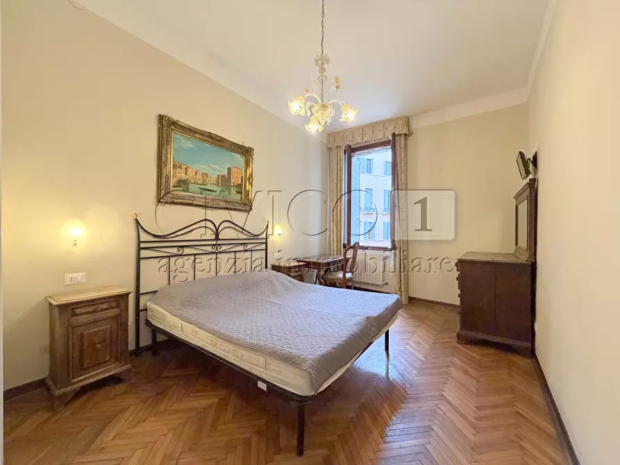 Immagine 8 di Appartamento in vendita  in Campo San Bortolomio 5396 a Venezia