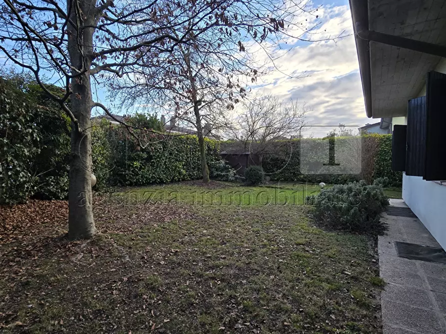 Immagine 4 di Casa bifamiliare in vendita  in via dei Fanti 154 a Torri Di Quartesolo