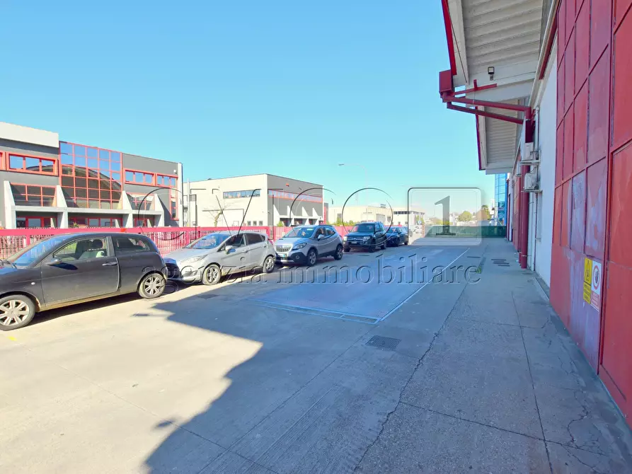 Immagine 7 di Attività artigianale in affitto  in Via Meucci a Rubano