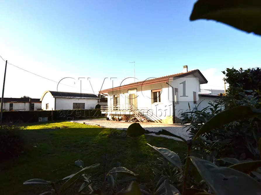 Immagine 2 di Casa indipendente in vendita  in Via Brentella 37 a Selvazzano Dentro