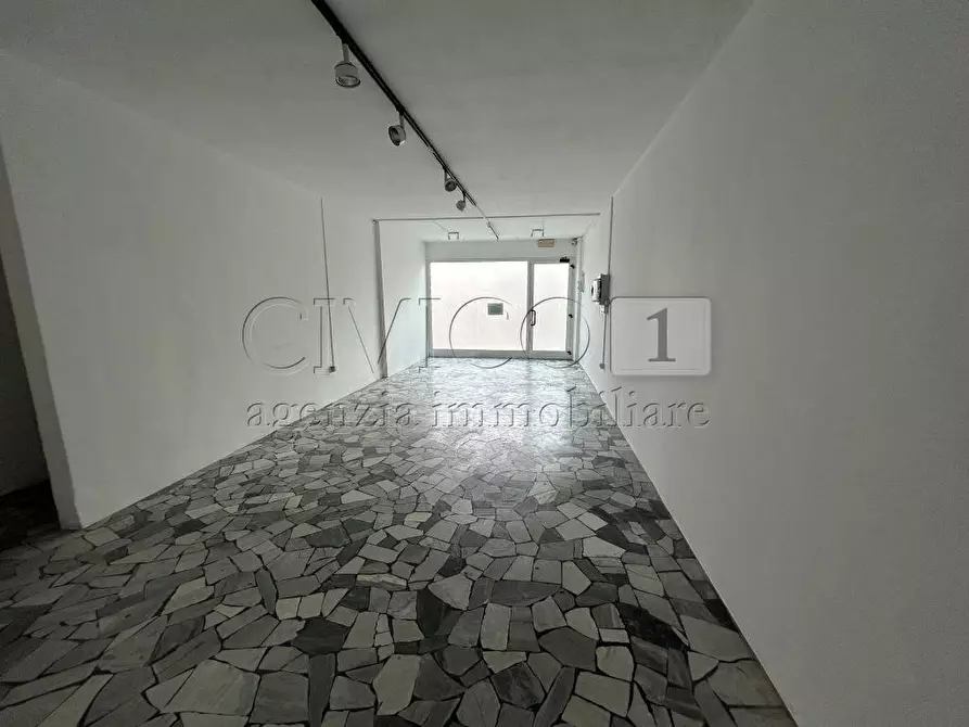 Immagine 1 di Locale commerciale in affitto  in Via Riviera 63 a Nanto