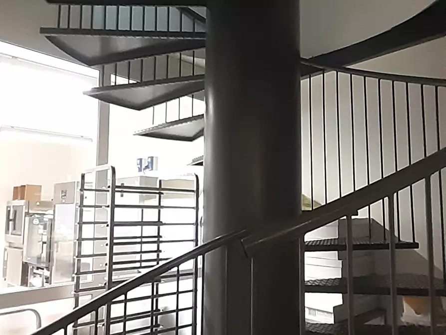 Immagine 9 di Locale commerciale in affitto  in Via Milano 94 a Somma Lombardo