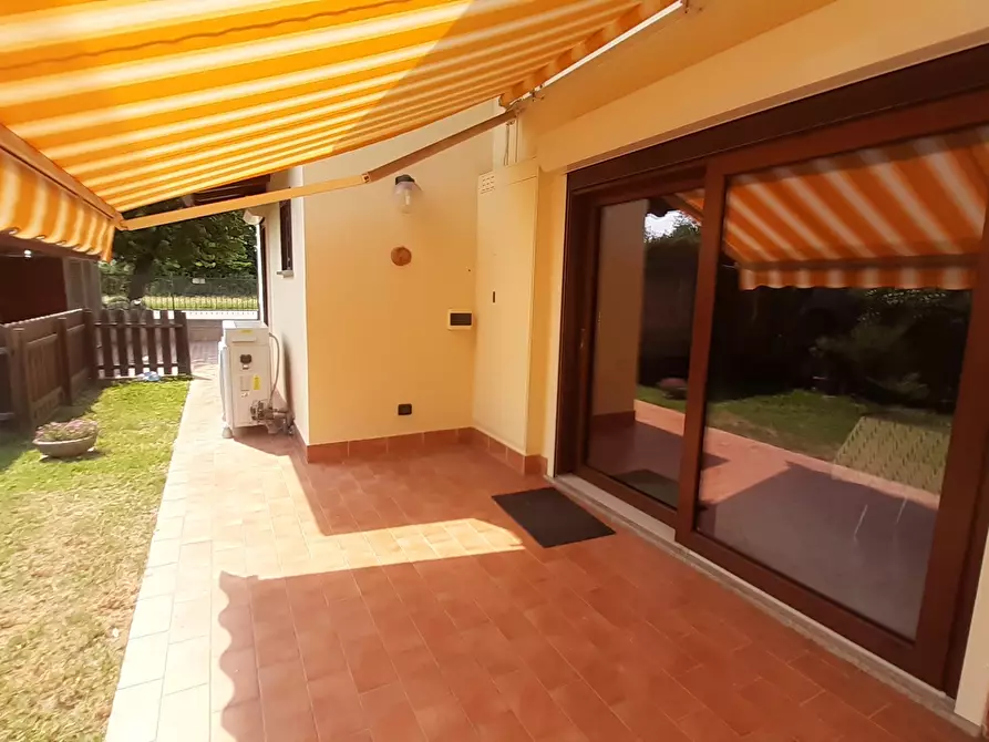 Immagine 1 di Villetta a schiera in vendita  in Via Monte Bianco 50 a Pombia