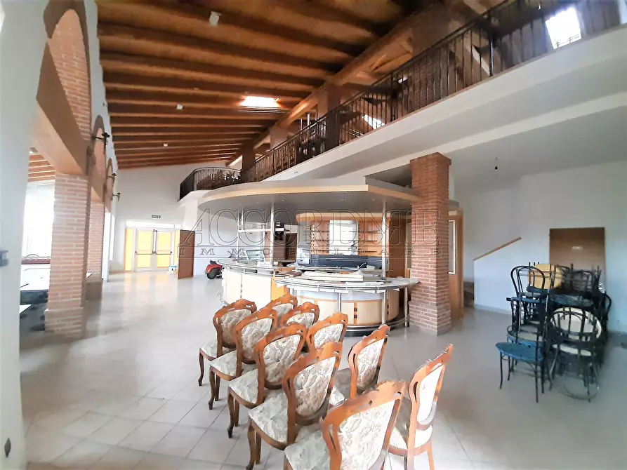 Immagine 4 di Locale commerciale in affitto  a Villaga