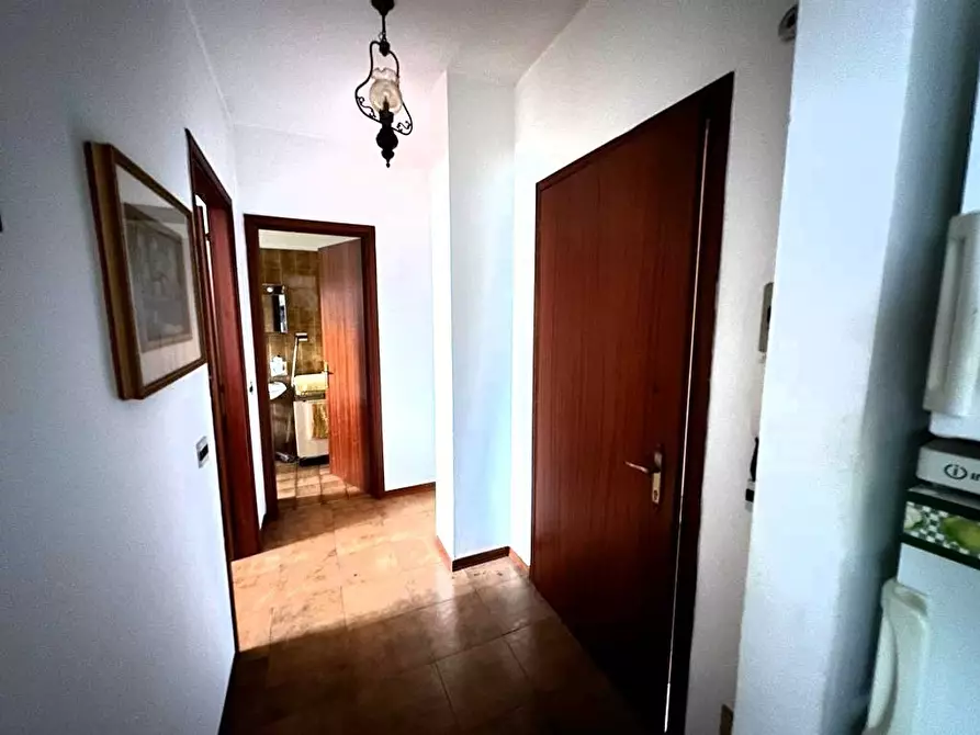 Immagine 13 di Bilocale in vendita  in Via Ugo la Malfa a Ortonovo