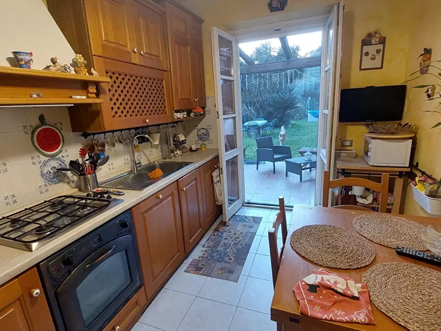 Immagine 10 di Casa semindipendente in vendita  in Via Cavour 15 a Carrara