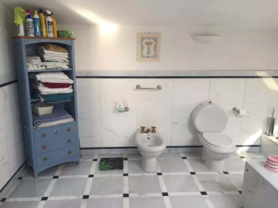 Immagine 19 di Villa in vendita  in Viale Malaspina 19 a Castelnuovo Magra