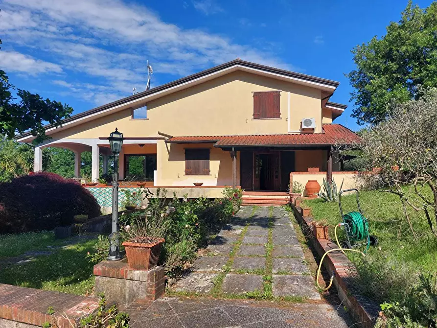 Immagine 8 di Villa in vendita  in Via Aglione 3 a Castelnuovo Magra