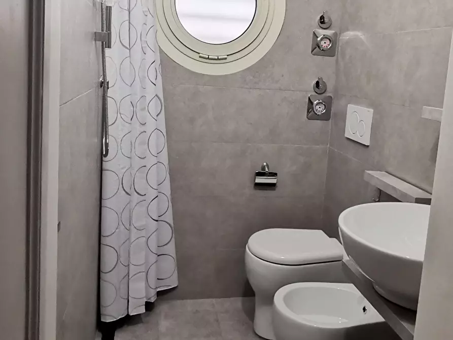 Immagine 9 di Trilocale in affitto  a Bologna