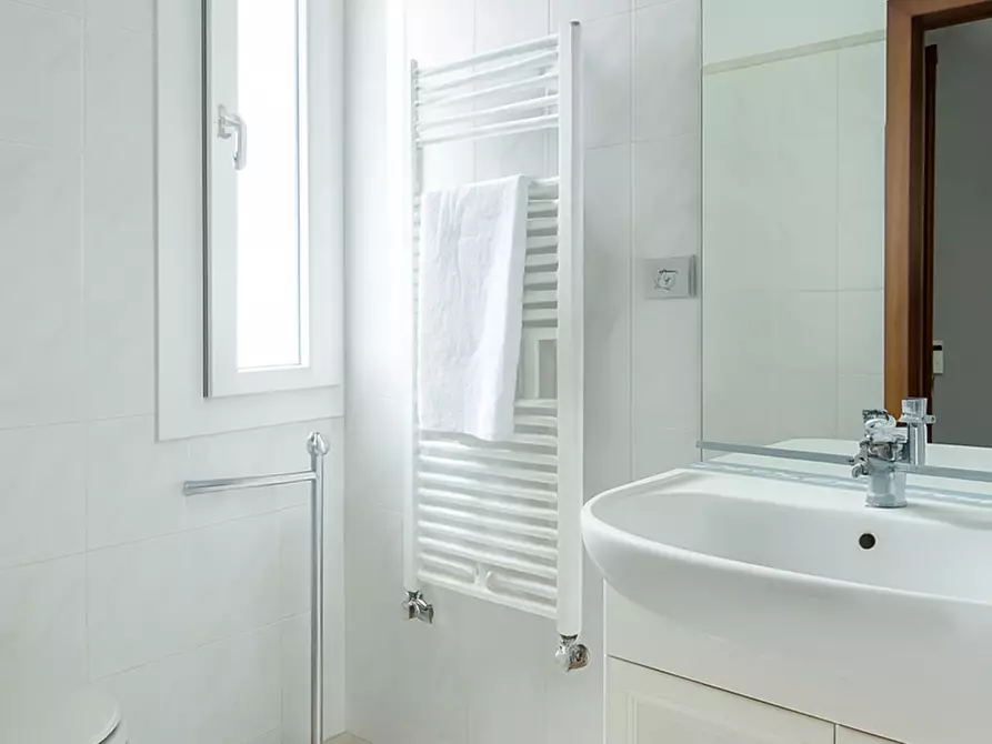 Immagine 9 di Trilocale in affitto  a Bologna