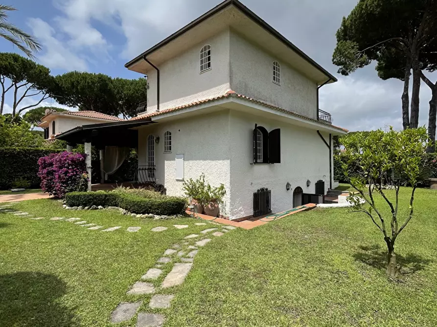 Immagine 5 di Villa in vendita  in via terracina 120 a San Felice Circeo