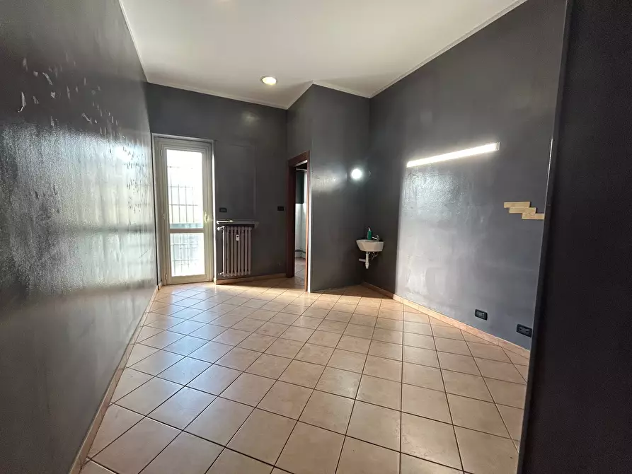 Immagine 17 di Locale commerciale in vendita  in Viale Giovanni XXIII 5 a Beinasco