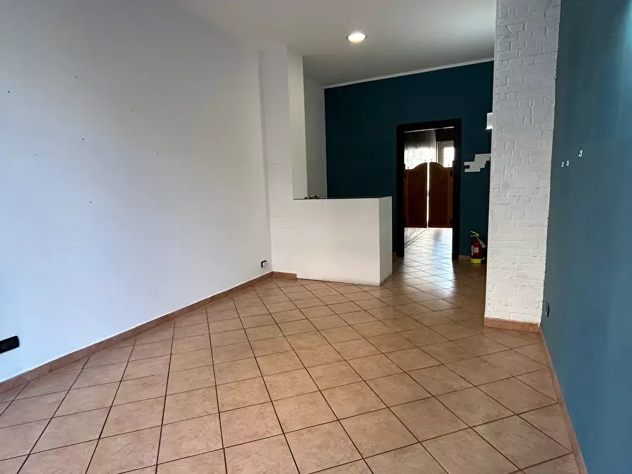 Immagine 16 di Locale commerciale in affitto  in Viale Giovanni XXIII 5 a Beinasco