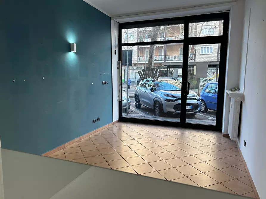 Immagine 15 di Locale commerciale in affitto  in Viale Giovanni XXIII 5 a Beinasco